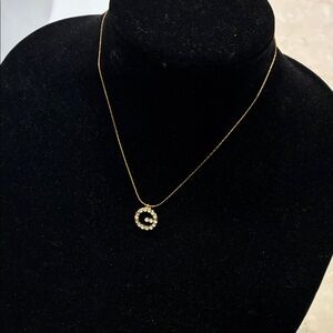 Elegant Gold and Rhinestone Necklace 👝